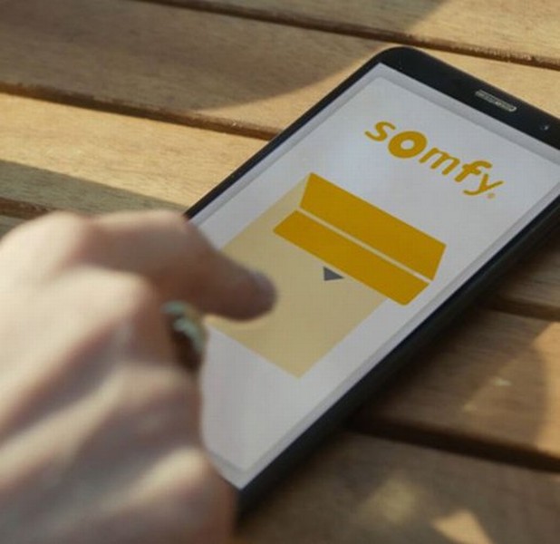 Somfy-patio-awning-connected-app